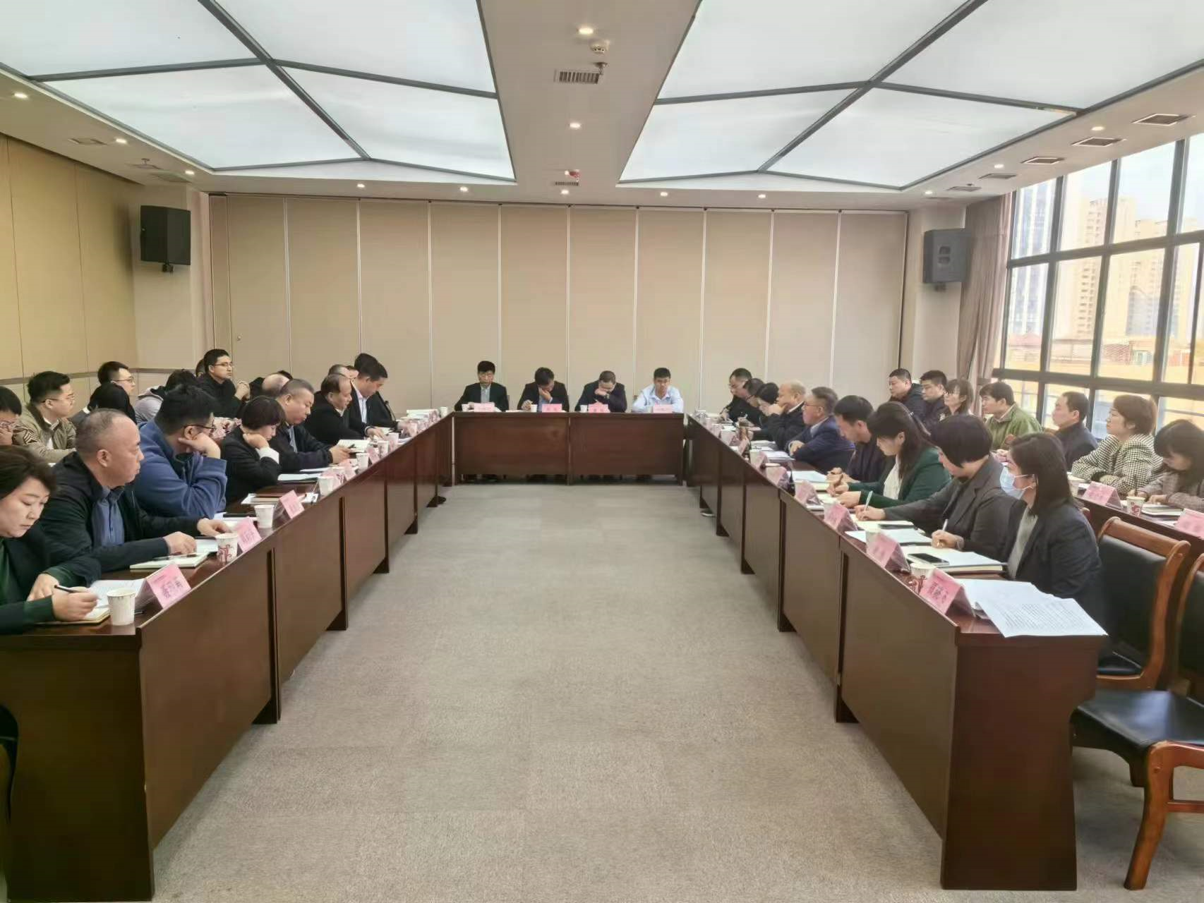 集團(tuán)召開投資工作專題會議研究部署2023年和2024年項(xiàng)目投資工作